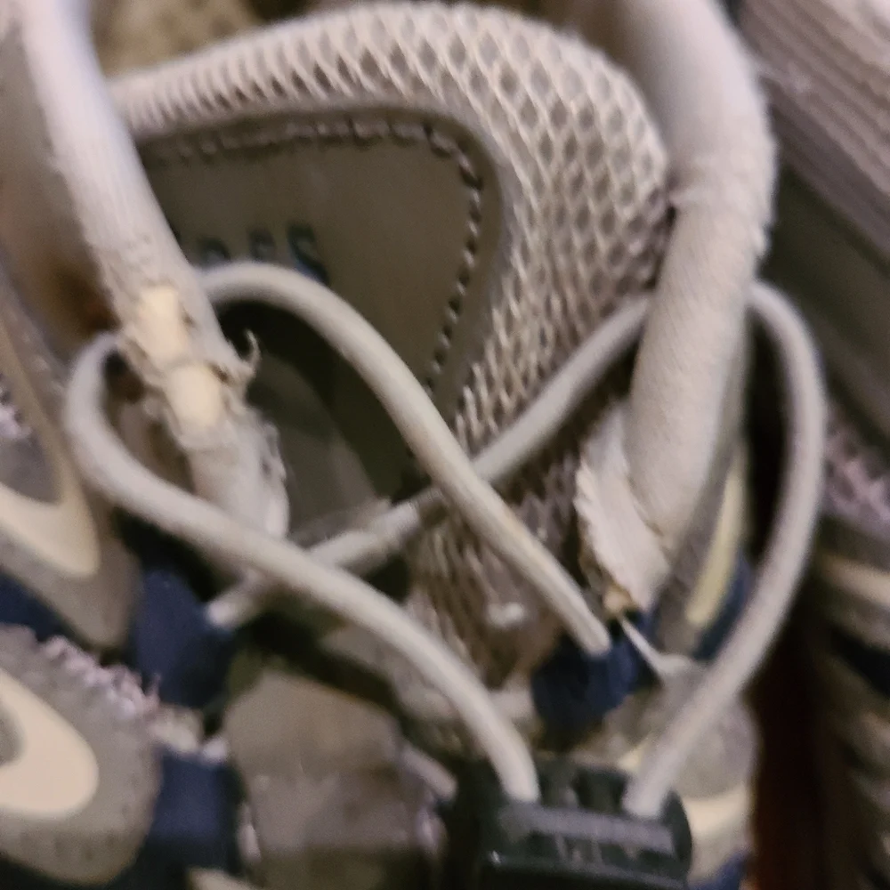 Bass Sneakers